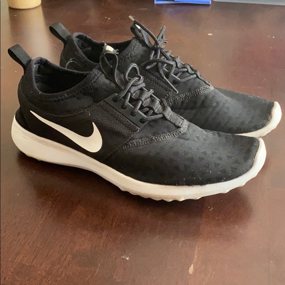 NIKE SNEAKERS
